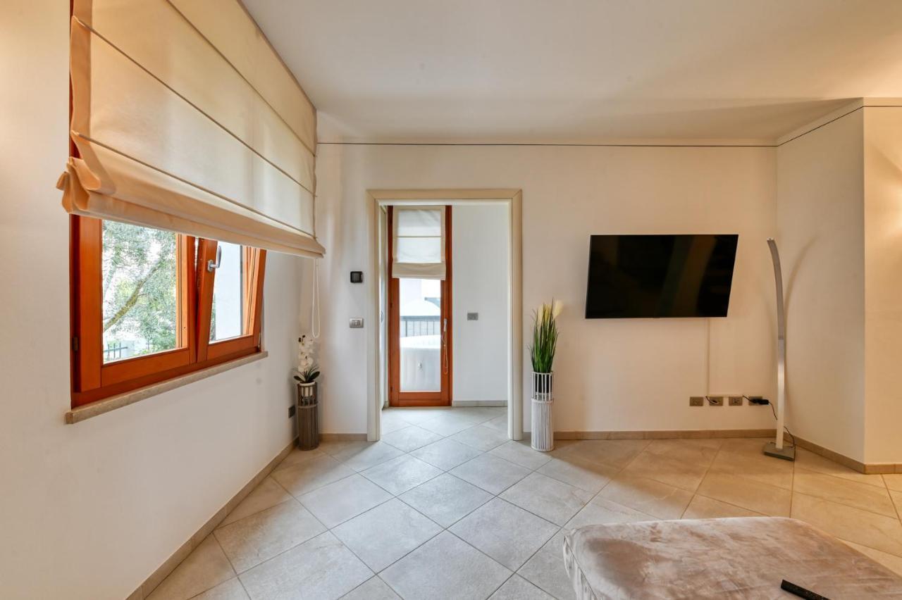 Pearl House - Sirmione Holiday - Jacuzzi Privata Exteriör bild